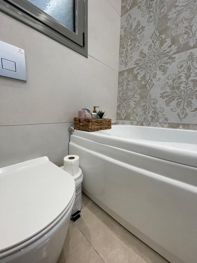 Agora Luxury Apartment 1 Лутраки Екстериор снимка